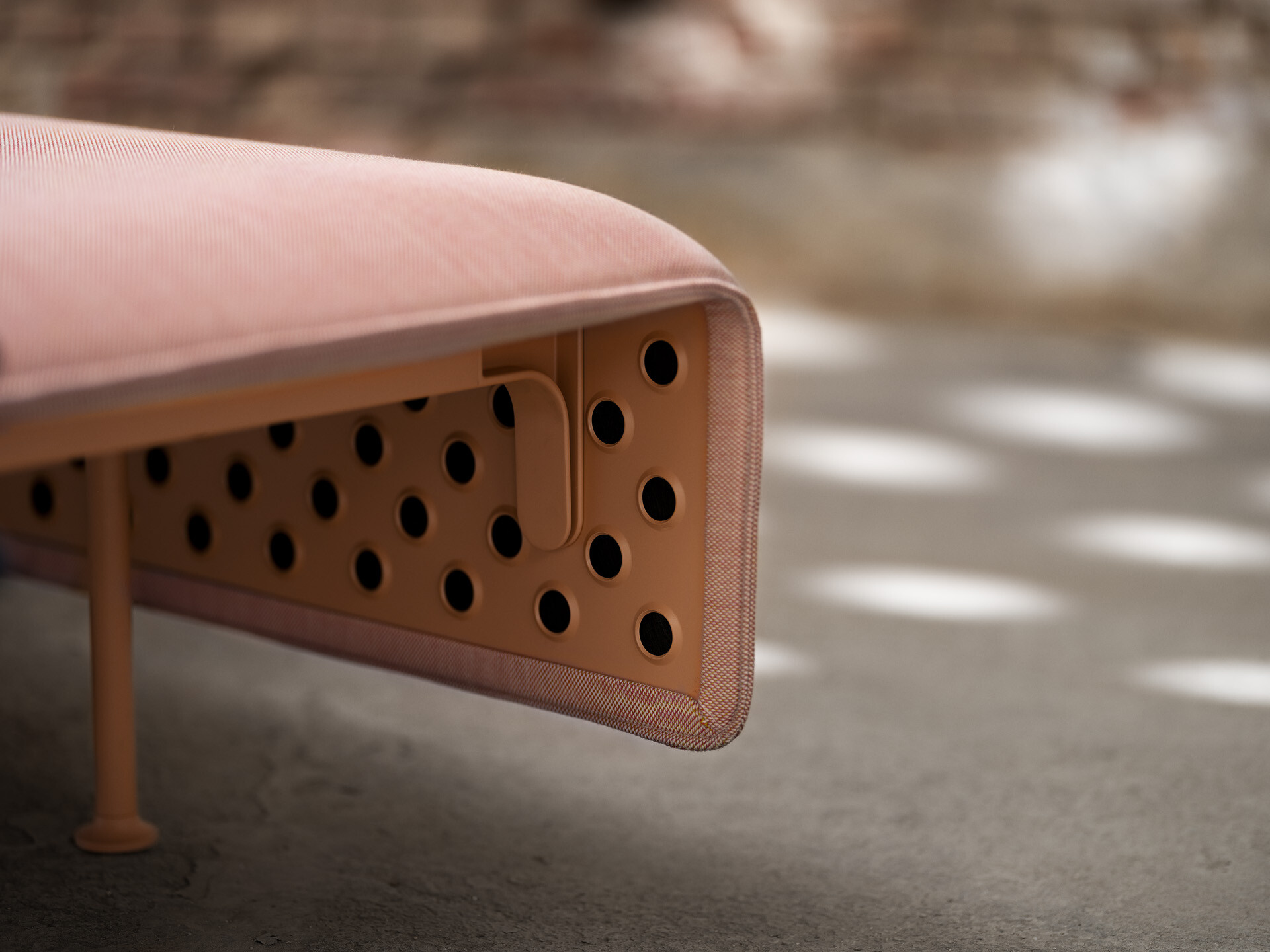 Offecct_Circulus_byMarioFerrarini_pink_framedetail